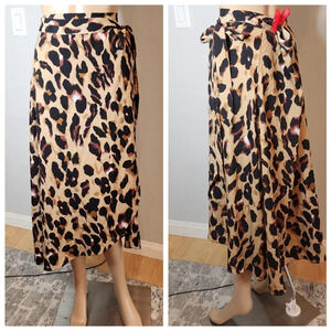 New Choice Leopard Wrap Midi skirt.  Size large.